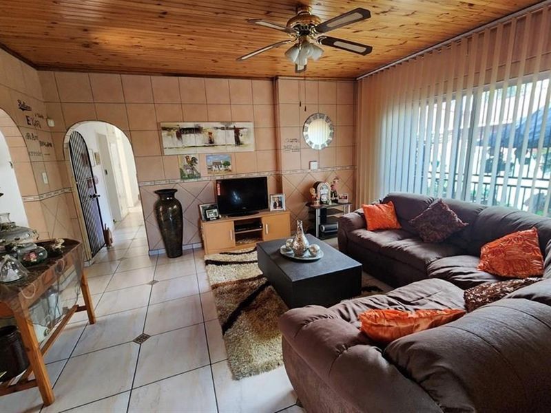 Charming Family Home with Flatlet Potential in Sunair Park - Photo 7