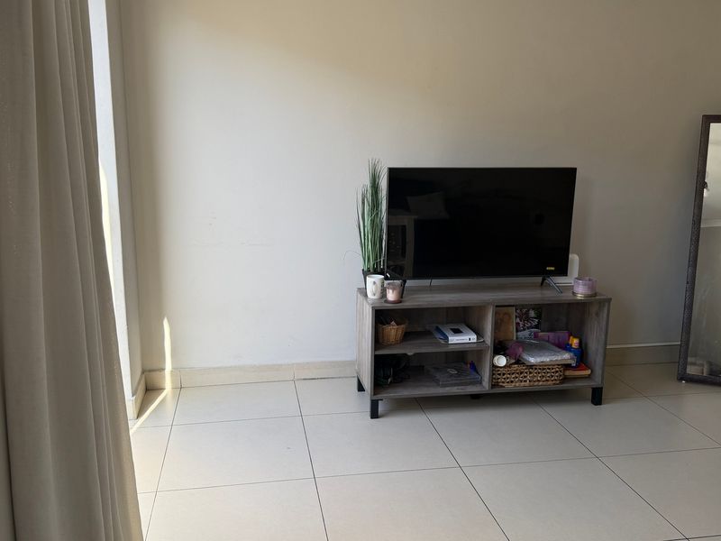 3 Bedroom Apartment in Brantwood - Photo 2