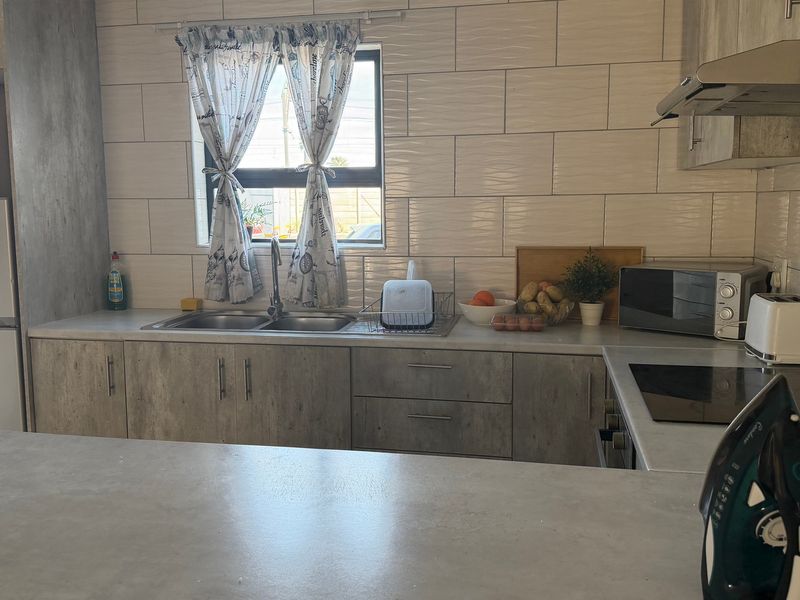 3 Bedroom Apartment in Brantwood - Photo 6