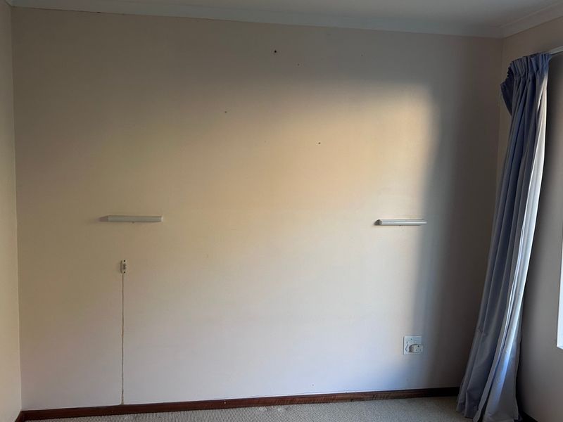 2 Bedroom House in Clovelly - Photo 4