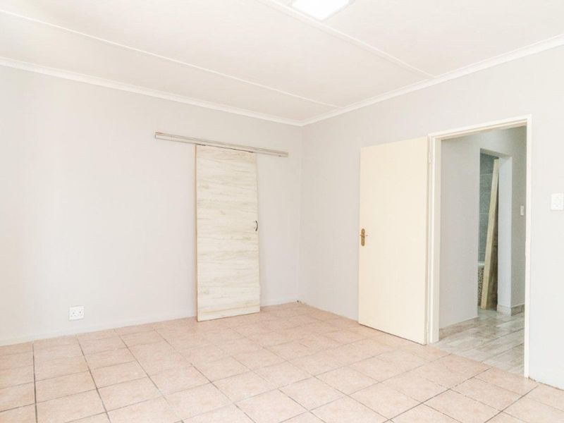 Spacious Family 3 Bedroom House in Bonaero Park - Photo 5