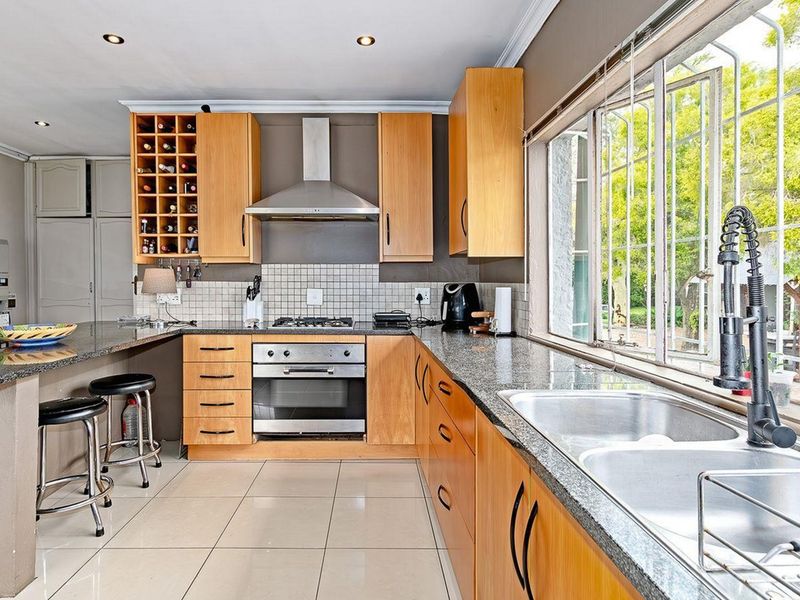 Spacious 4 bedroom house with relaxing country vibe - Photo 10