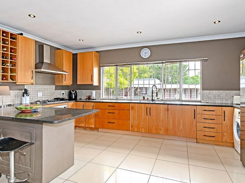 Spacious 4 bedroom house with relaxing country vibe - Photo 9