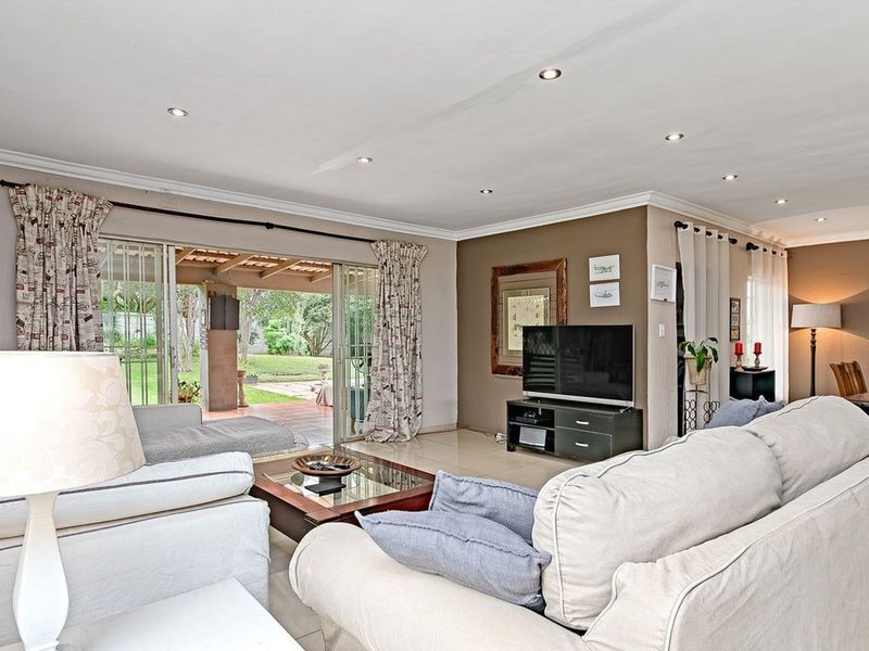 Spacious 4 bedroom house with relaxing country vibe - Photo 6