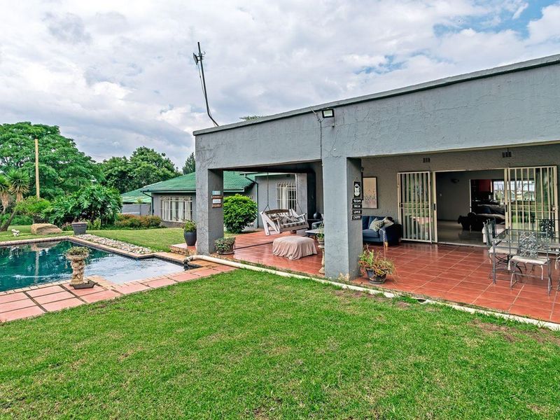 Spacious 4 bedroom house with relaxing country vibe - Photo 2