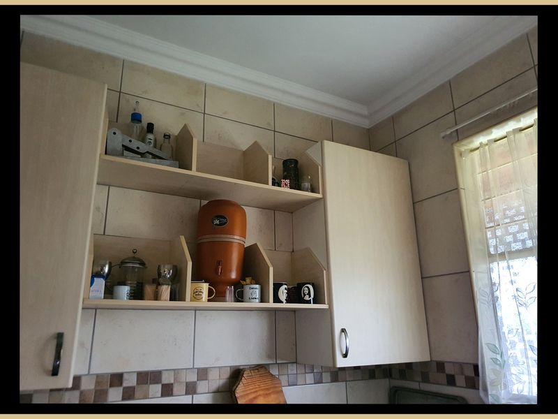 2 Bedroom Flat - To Rent - Horizon View, Roodepoort  - Photo 2