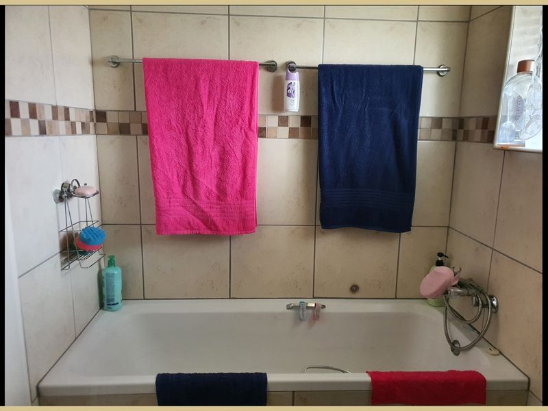 2 Bedroom Flat - To Rent - Horizon View, Roodepoort  - Photo 7