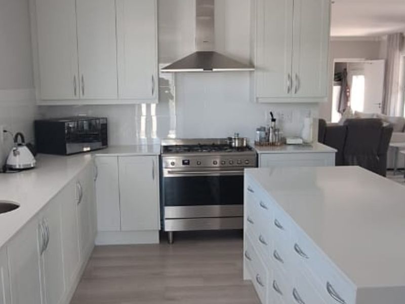 Spacious 4-Bedroom House  in Northridge Coastal Estate - Photo 4