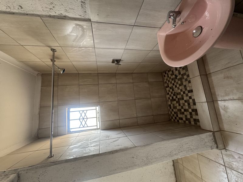 Secure 1-bedroom Apartment In Extension 76 Polokwane, Seshego - Photo 9