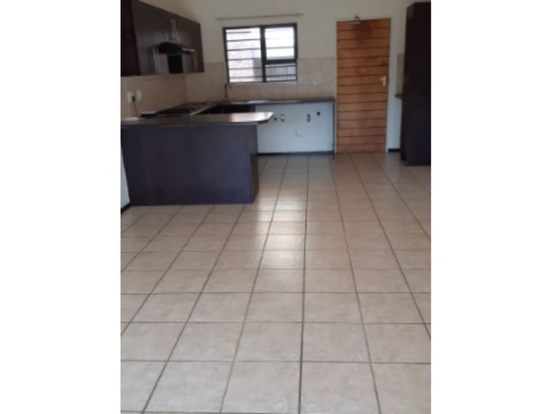 Beautiful 2-Bedroom And 2-Bath Ground Floor Apartment In Northwold - Photo 6