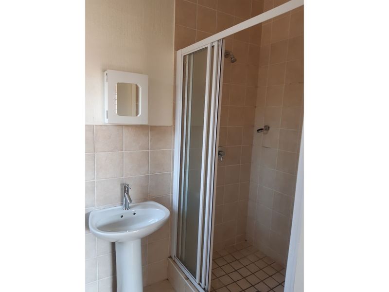 Beautiful 2-Bedroom And 2-Bath Ground Floor Apartment In Northwold - Photo 9