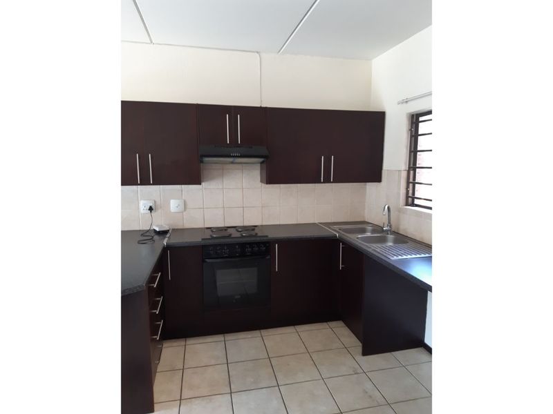 Beautiful 2-Bedroom And 2-Bath Ground Floor Apartment In Northwold - Photo 4