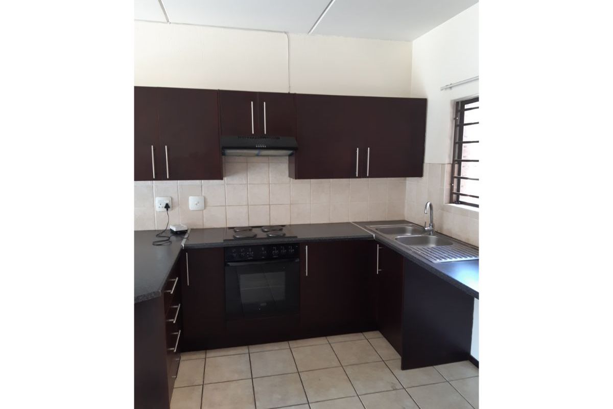 Beautiful 2-Bedroom And 2-Bath Ground Floor Apartment In Northwold - Photo 4