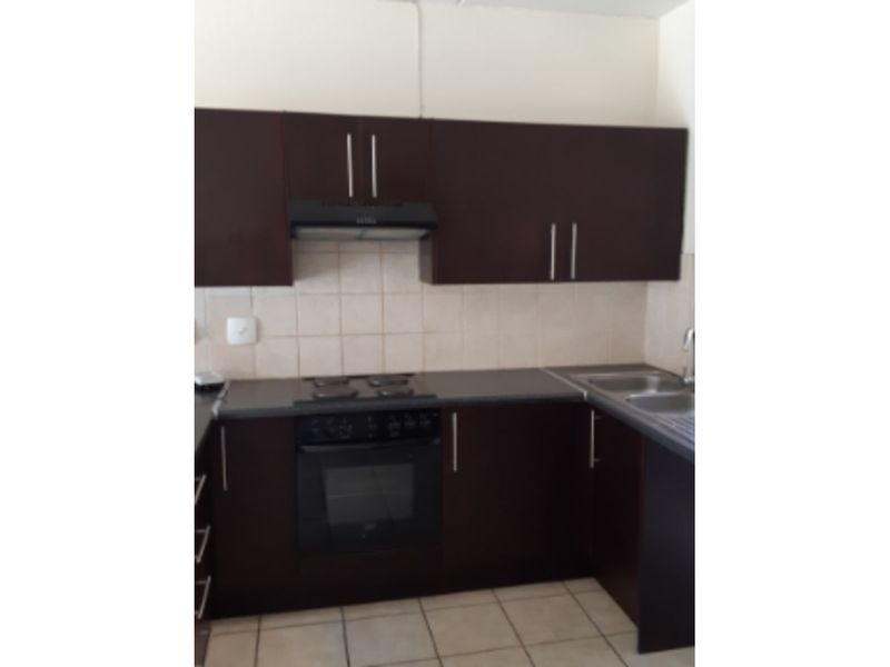 Beautiful 2-Bedroom And 2-Bath Ground Floor Apartment In Northwold - Photo 3