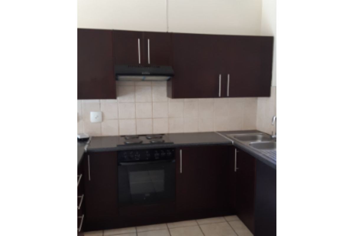 Beautiful 2-Bedroom And 2-Bath Ground Floor Apartment In Northwold - Photo 3