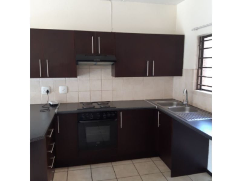 Beautiful 2-Bedroom And 2-Bath Ground Floor Apartment In Northwold - Photo 5