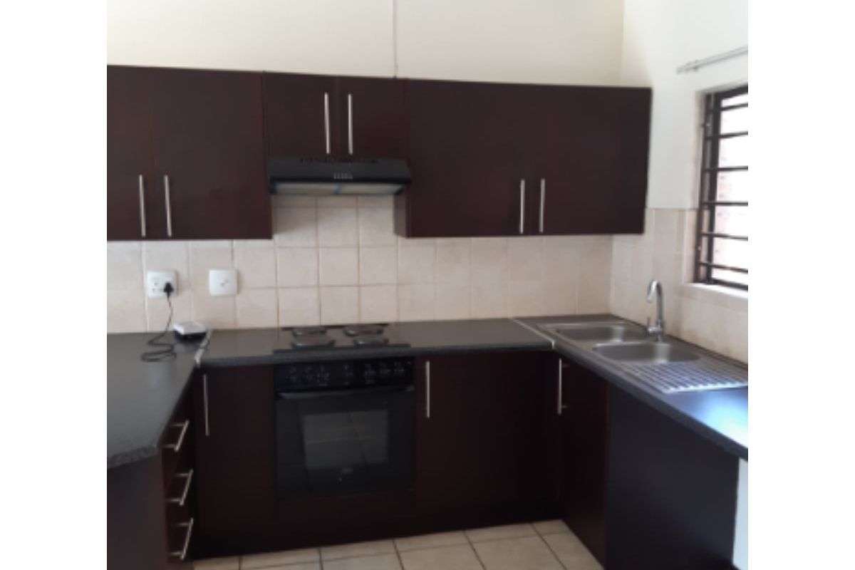 Beautiful 2-Bedroom And 2-Bath Ground Floor Apartment In Northwold - Photo 5