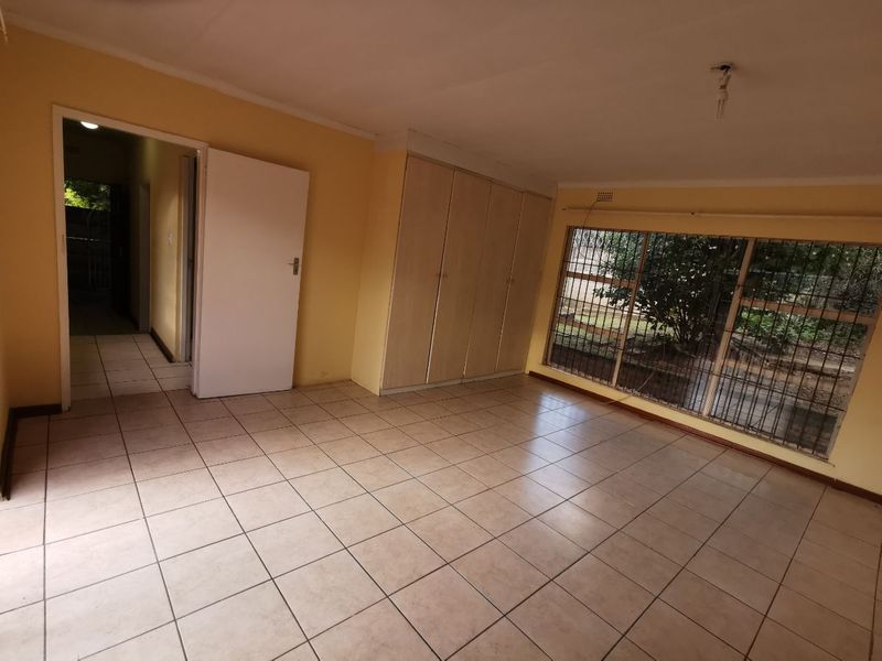 Secure 1-Bed And 1-Bath, Furnished Kitchen Cottage In Norkem Park Ext 3 - Photo 8