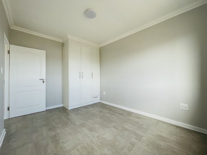 Secure 2-bedroom And 1-bathroom Apartment In Whitehall Way, Milnerton Rural - Photo 9
