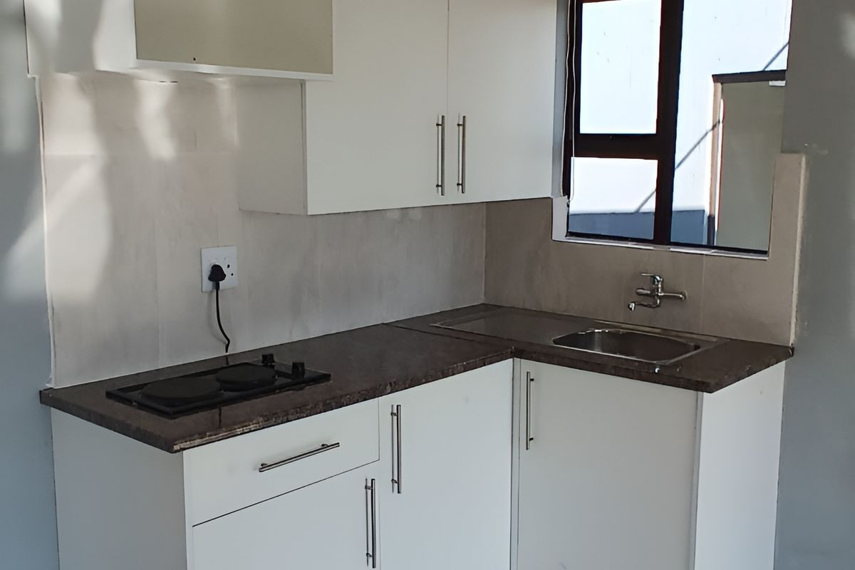 Secure Cottage In Hamelberg Street - Photo 5