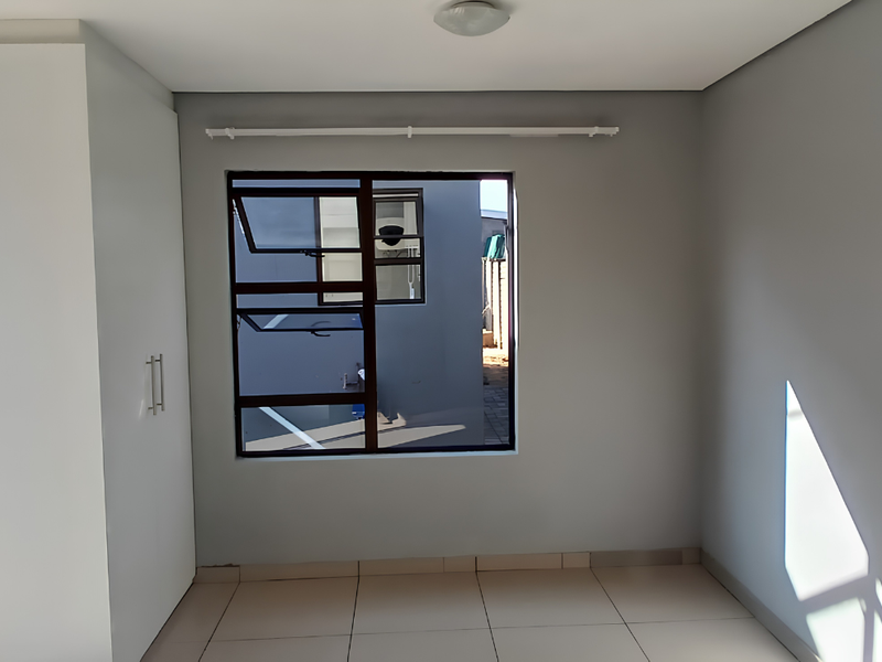 Secure Cottage In Hamelberg Street - Photo 3
