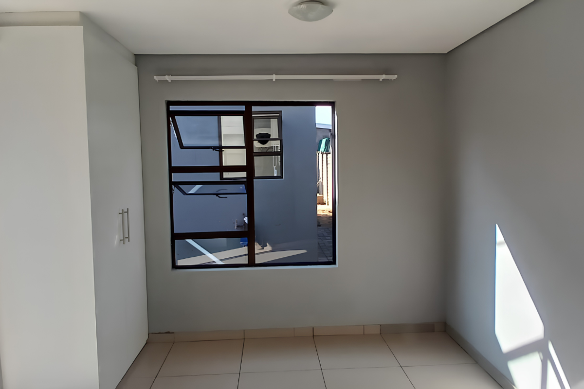 Secure Cottage In Hamelberg Street - Photo 3