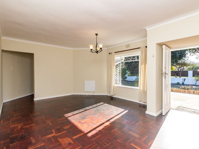 Beautiful 4-Bedroom And 2-Bath In Pinelands - Photo 4