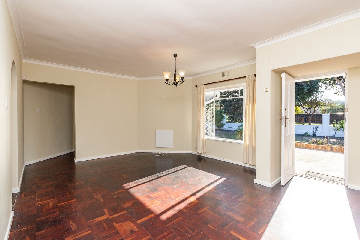 Beautiful 4-Bedroom And 2-Bath In Pinelands - Photo 4