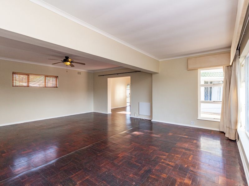 Beautiful 4-Bedroom And 2-Bath In Pinelands - Photo 5