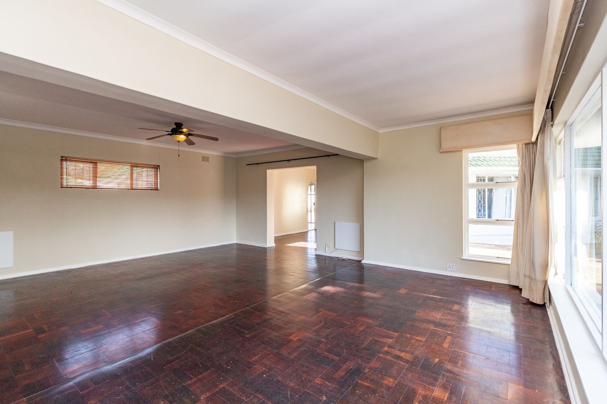 Beautiful 4-Bedroom And 2-Bath In Pinelands - Photo 5