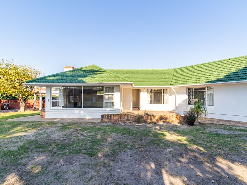 Beautiful 4-Bedroom And 2-Bath In Pinelands - Photo 3