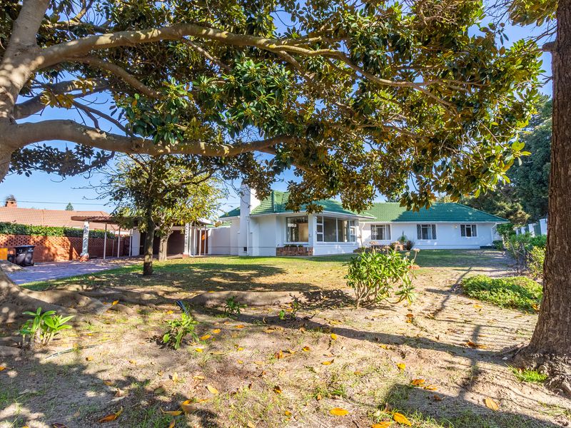 Beautiful 4-Bedroom And 2-Bath In Pinelands - Photo 2