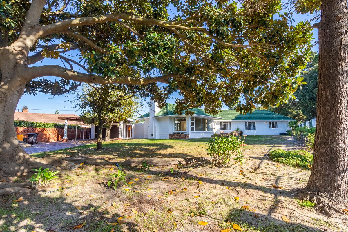 Beautiful 4-Bedroom And 2-Bath In Pinelands - Photo 2