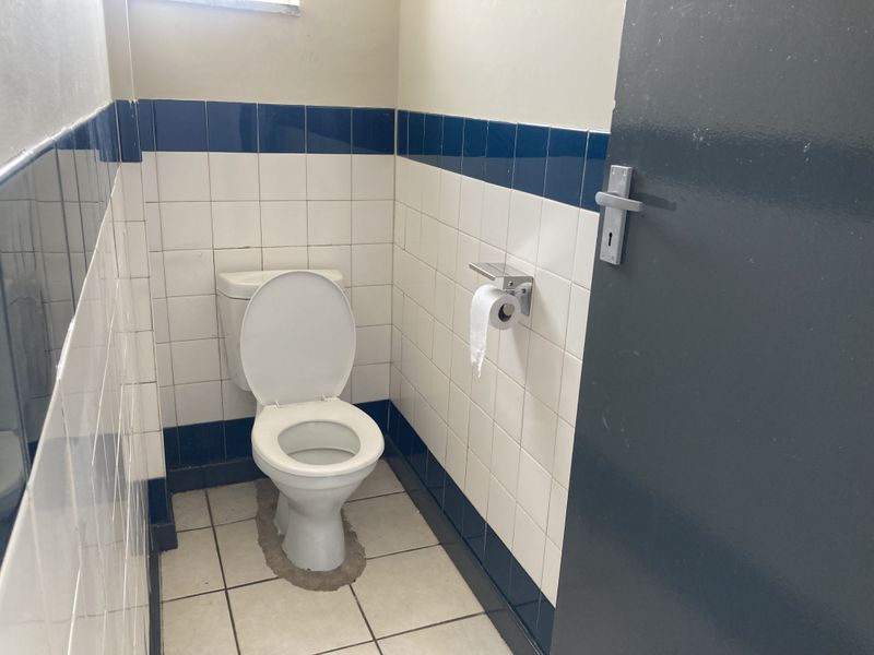 Newly Renovated Flat With 2-Bed And 2-Bath, Ideal For Families - Photo 7