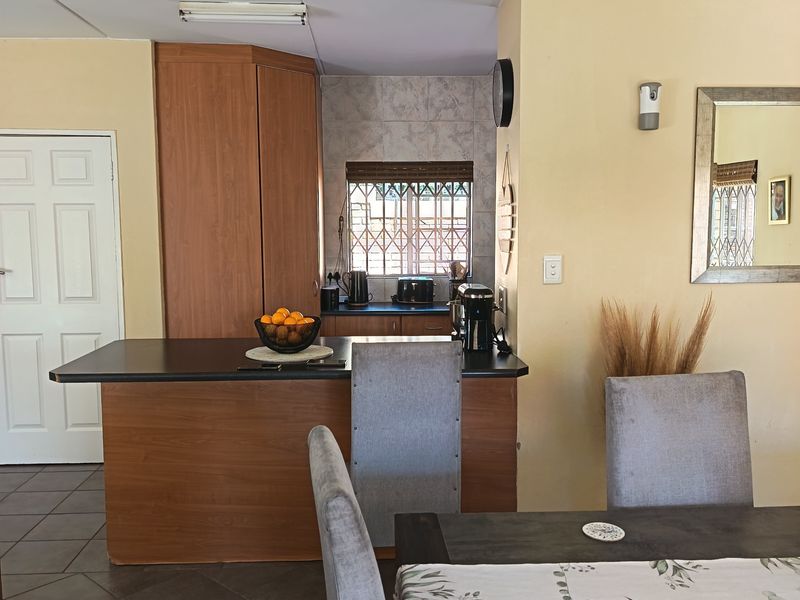 Secure 3-bedroom And 2-bathroom Duplex In Flora Haase Road, Amorosa - Photo 5