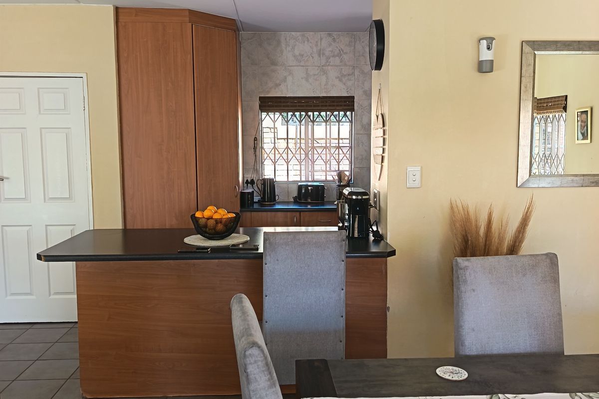 Secure 3-bedroom And 2-bathroom Duplex In Flora Haase Road, Amorosa - Photo 5