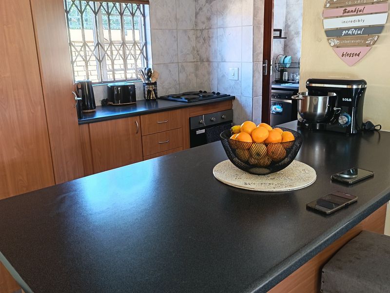 Secure 3-bedroom And 2-bathroom Duplex In Flora Haase Road, Amorosa - Photo 4