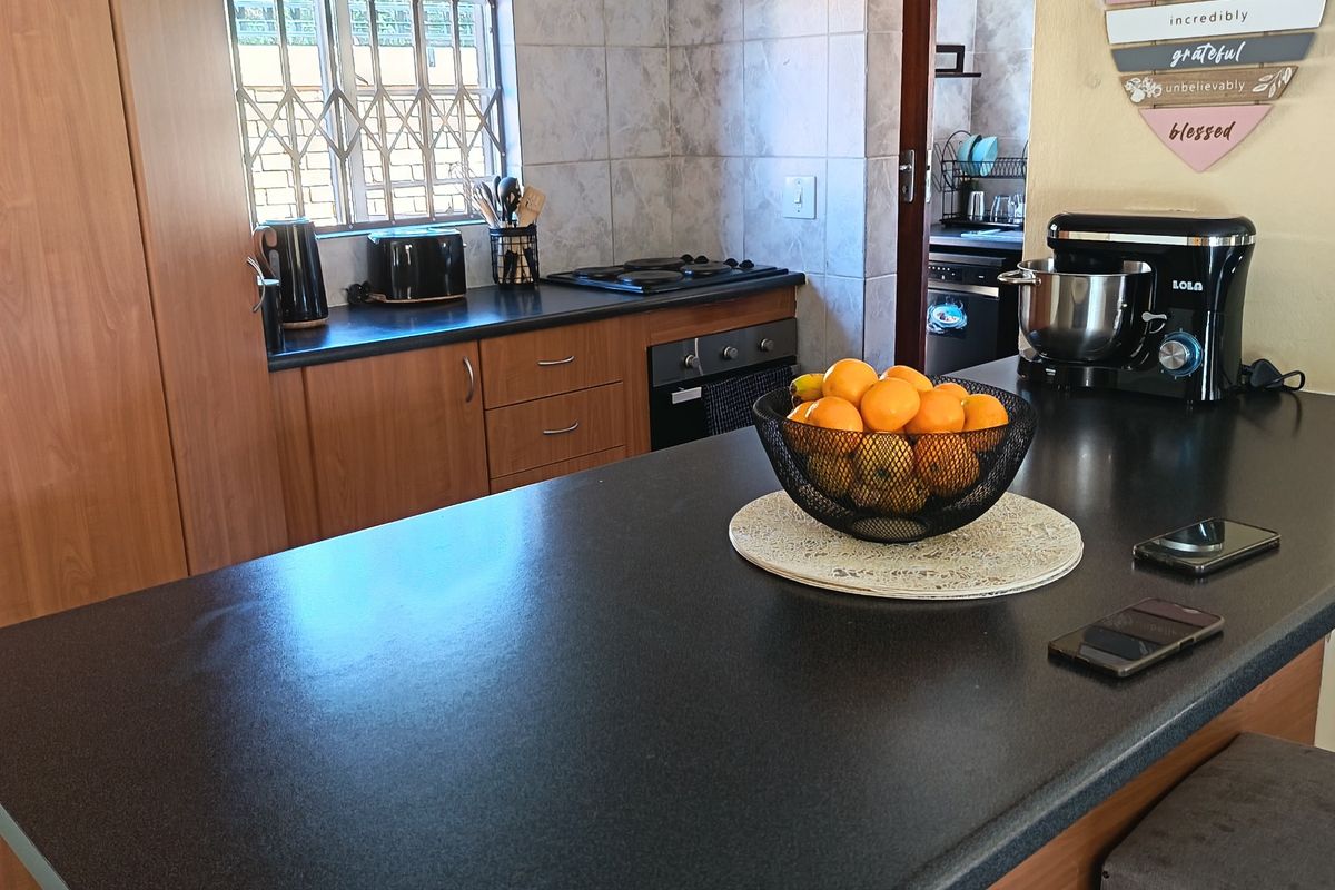 Secure 3-bedroom And 2-bathroom Duplex In Flora Haase Road, Amorosa - Photo 4