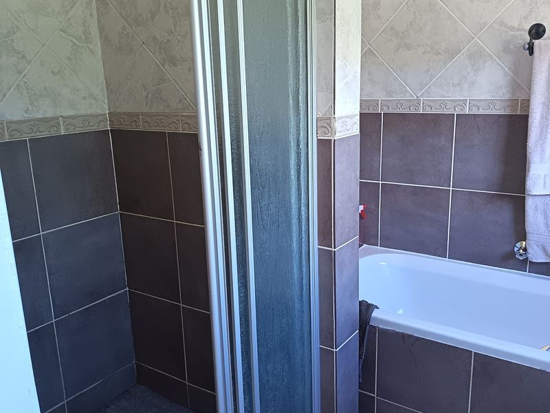 Secure 3-bedroom And 2-bathroom Duplex In Flora Haase Road, Amorosa - Photo 6