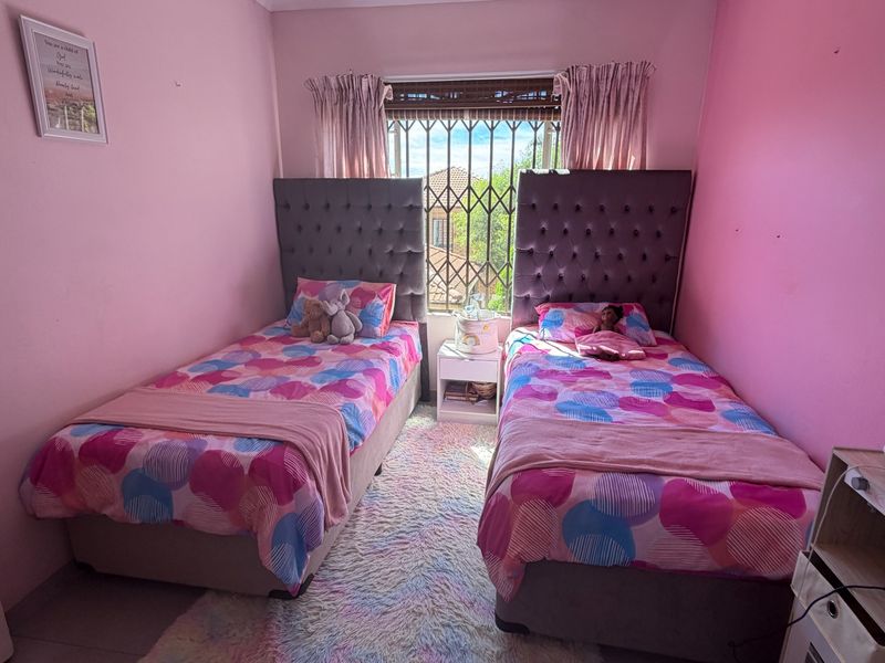 Secure 3-bedroom And 2-bathroom Duplex In Flora Haase Road, Amorosa - Photo 8