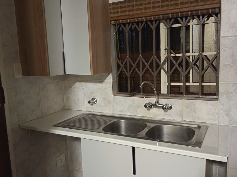 Secure 3-bedroom And 2-bathroom Duplex In Flora Haase Road, Amorosa - Photo 10