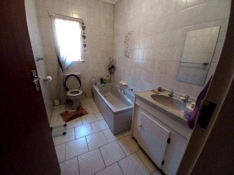 Beautiful, Spacious 4 Bed 2,5 Bath Home With Big Garden. - Photo 8