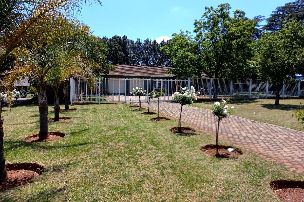 Beautiful, Spacious 4 Bed 2,5 Bath Home With Big Garden. - Photo 2