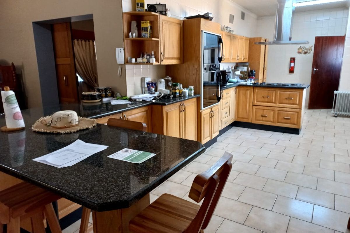 Beautiful, Spacious 4 Bed 2,5 Bath Home With Big Garden. - Photo 3