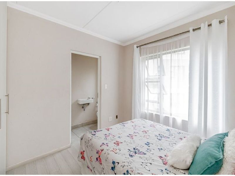 Resort-style Living. 2-bedroom, 2-bath Gem - Photo 8