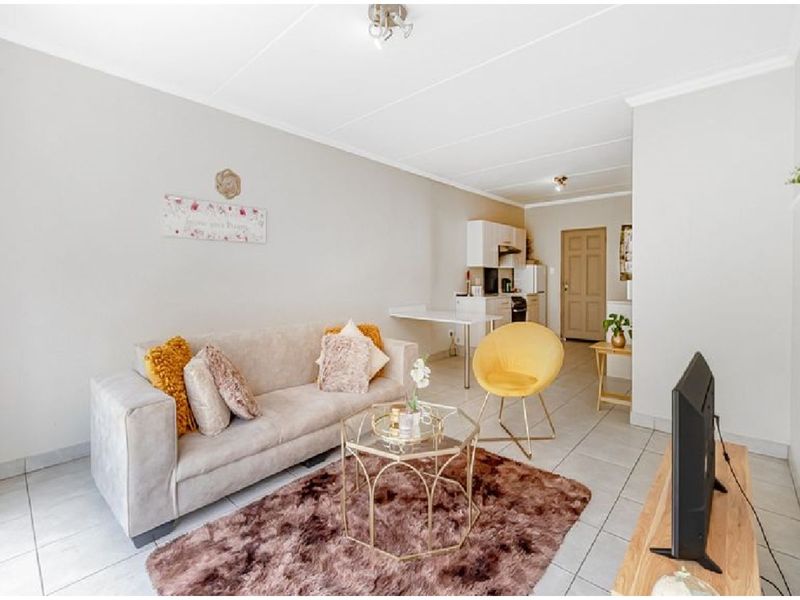 Resort-style Living. 2-bedroom, 2-bath Gem - Photo 6