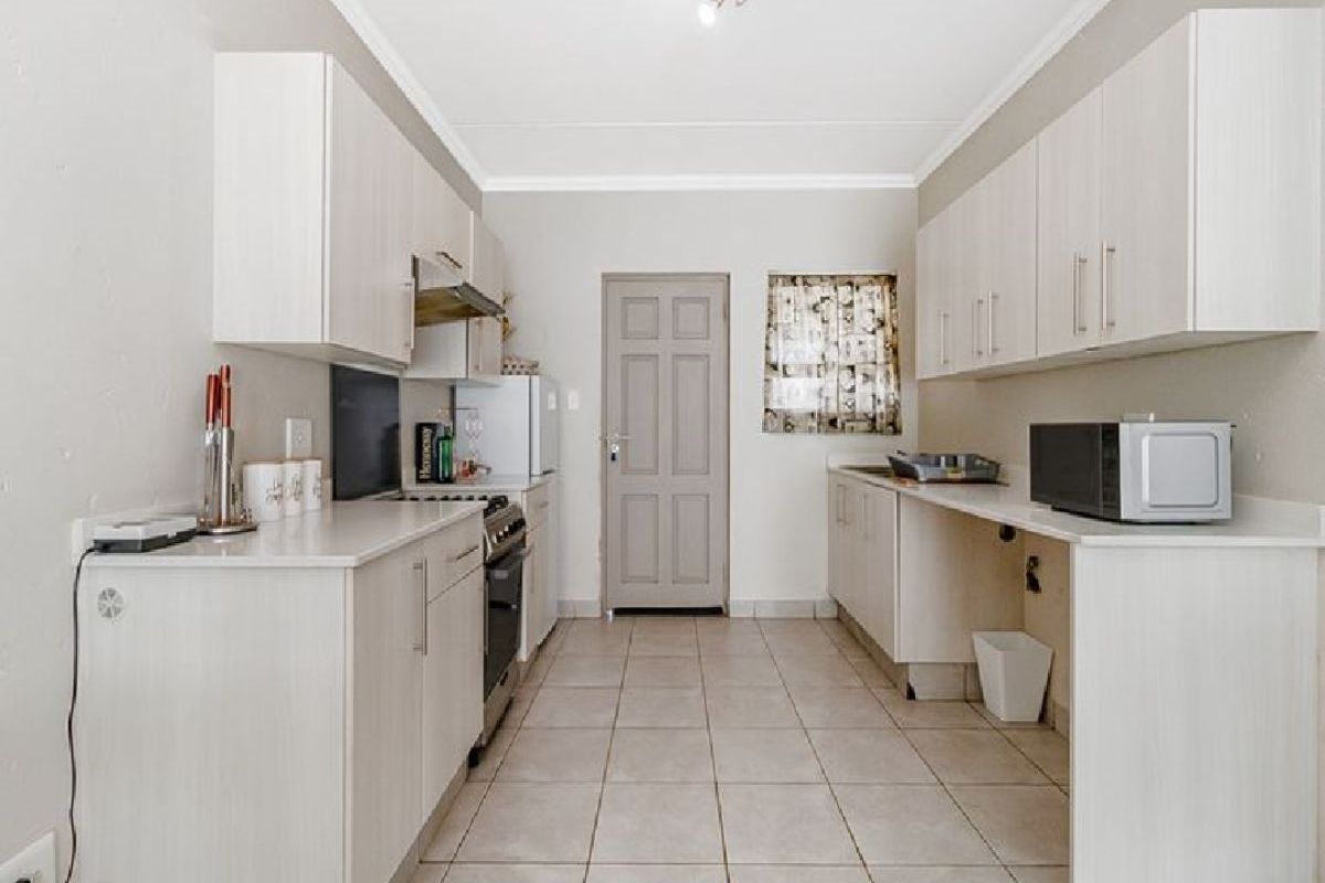 Resort-style Living. 2-bedroom, 2-bath Gem - Photo 2