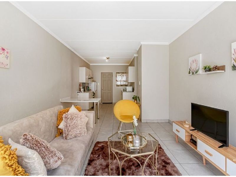 Resort-style Living. 2-bedroom, 2-bath Gem - Photo 5