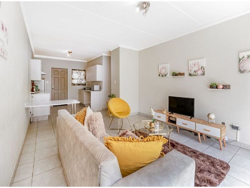 Resort-style Living. 2-bedroom, 2-bath Gem - Photo 3