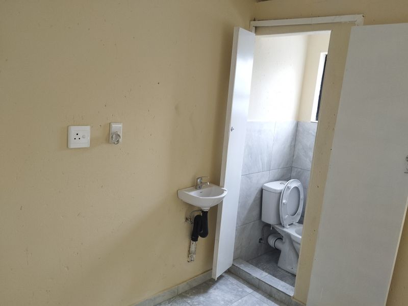 Newly Built Secured 1-bedroom And 1-bathroom Bachelor Apartment - Photo 6